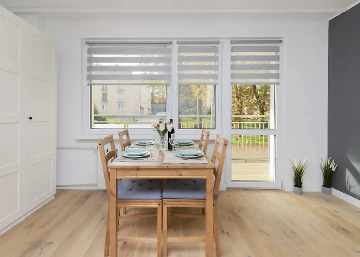 Dedala 300m To The With Parking By Renters Lägenhet Gdynia